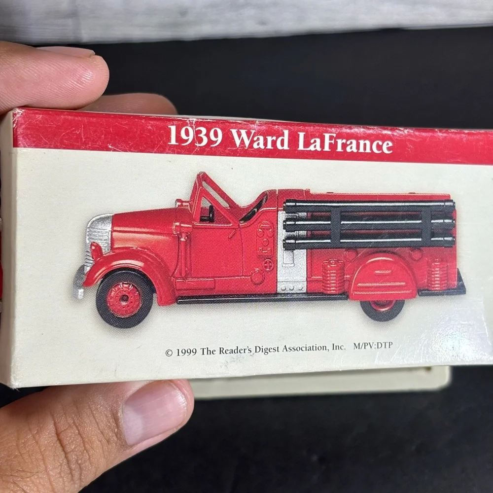Readers Digest / GM 1939 Ward LaFrance Fire Truck 1999 New In Box‎